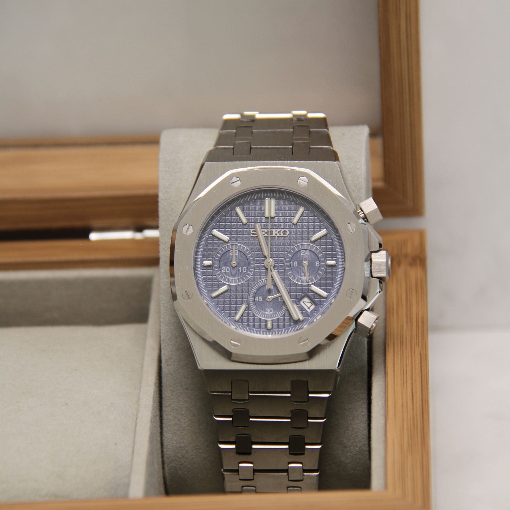 Montre Seiko mod royal oak chronos bleu dans boite à montres
