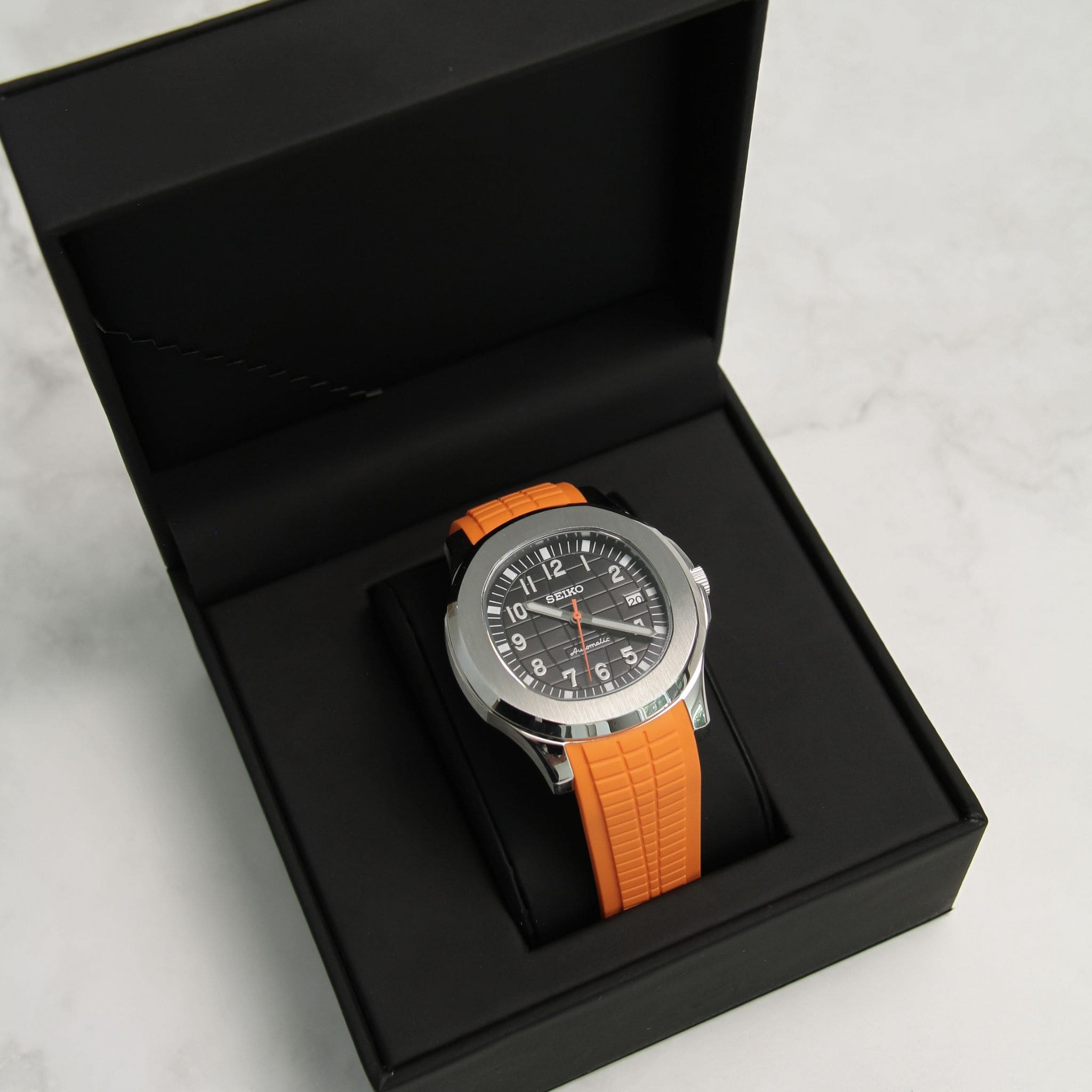 Montre Seiko mod aquanaut orange dans son écrin Modus Seiko