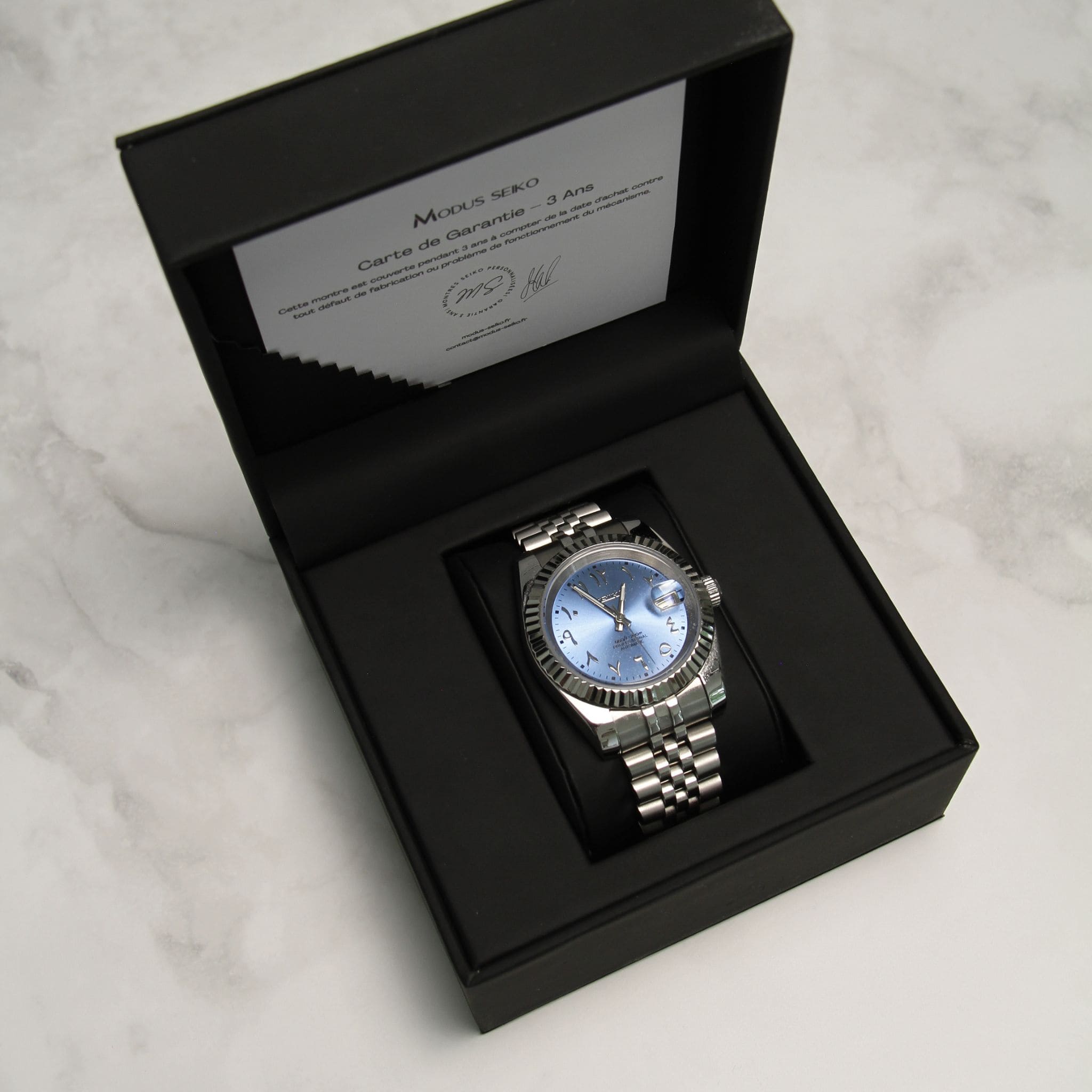 Montre Seiko mod datejust arabic bleu dans son écrin Modus Seiko