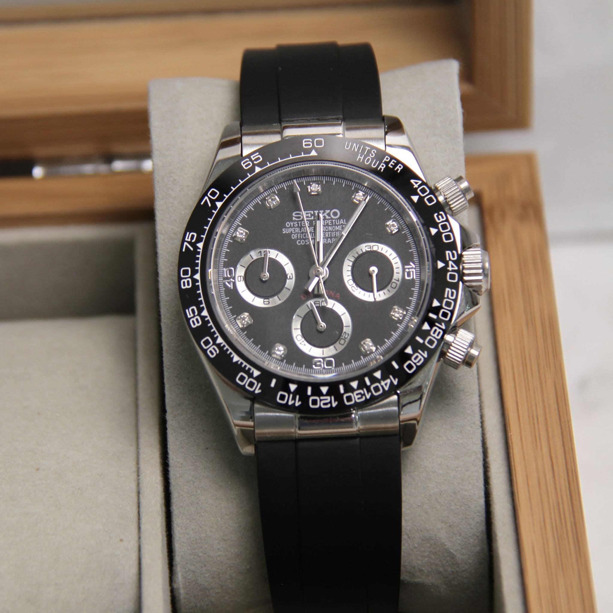 Montre Seiko mod daytona VK63 noir argent diamant dans boite à montres