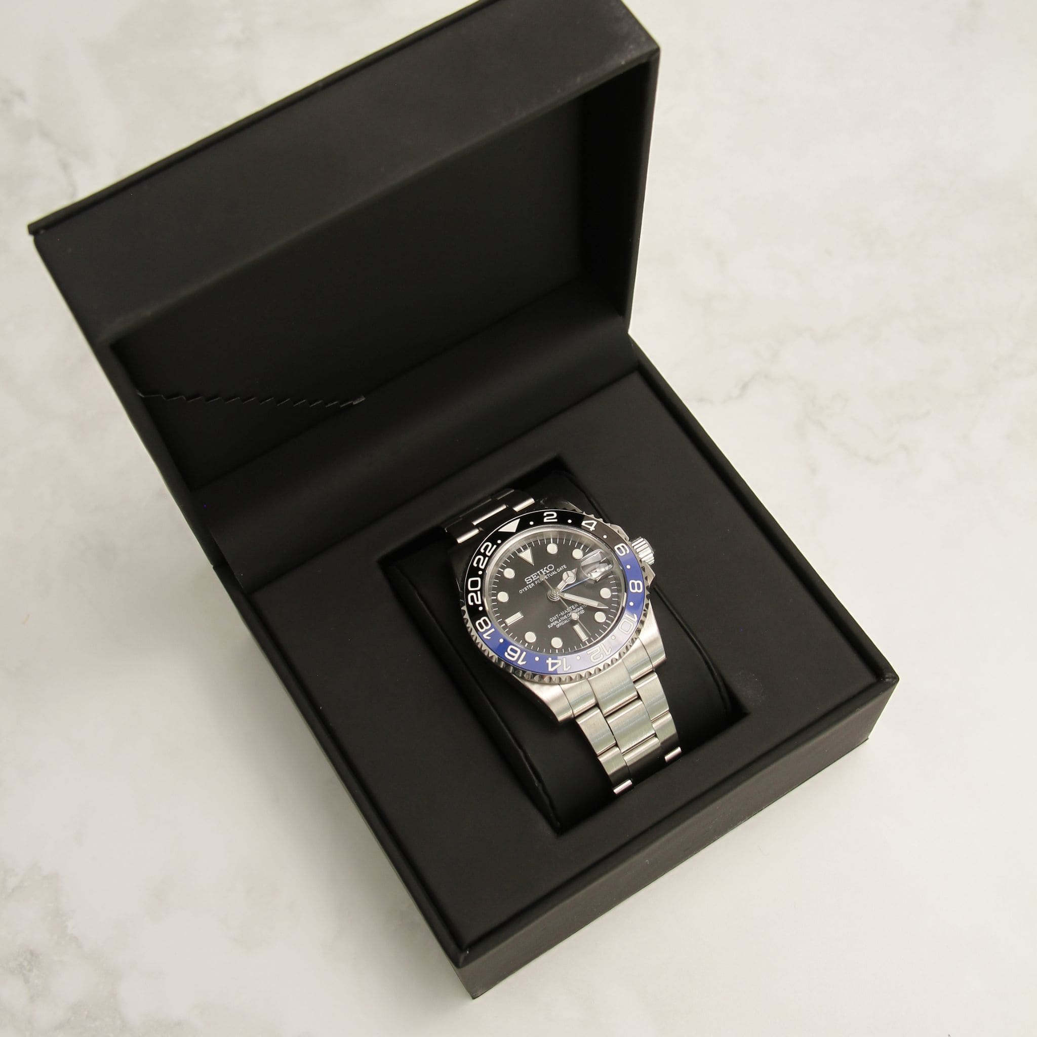 Montre Seiko mod gmt Batman dans son écrin Modus Seiko