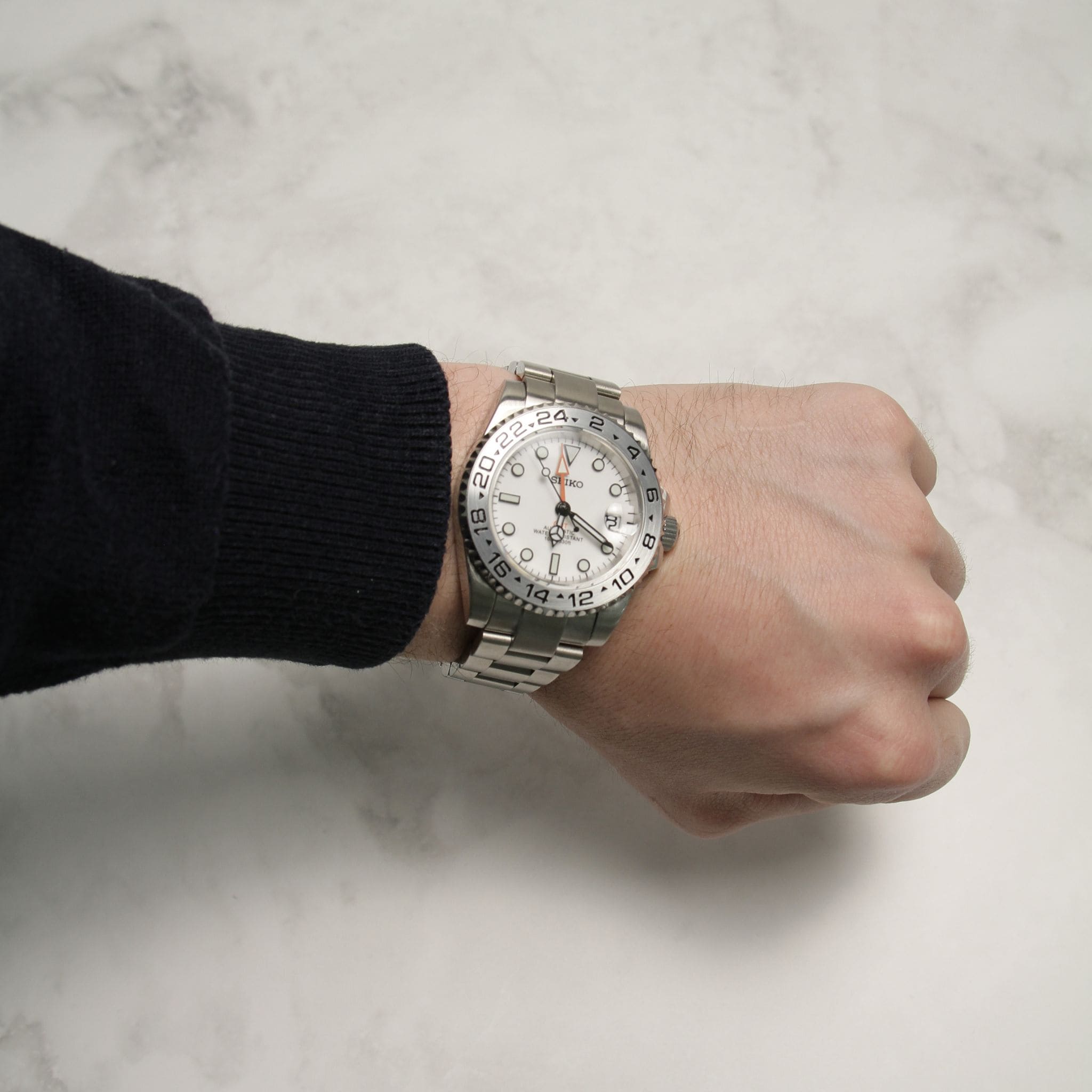 Fond de boîte transparent de la Seiko Mod GMT Explorer – mouvement automatique visible NH34