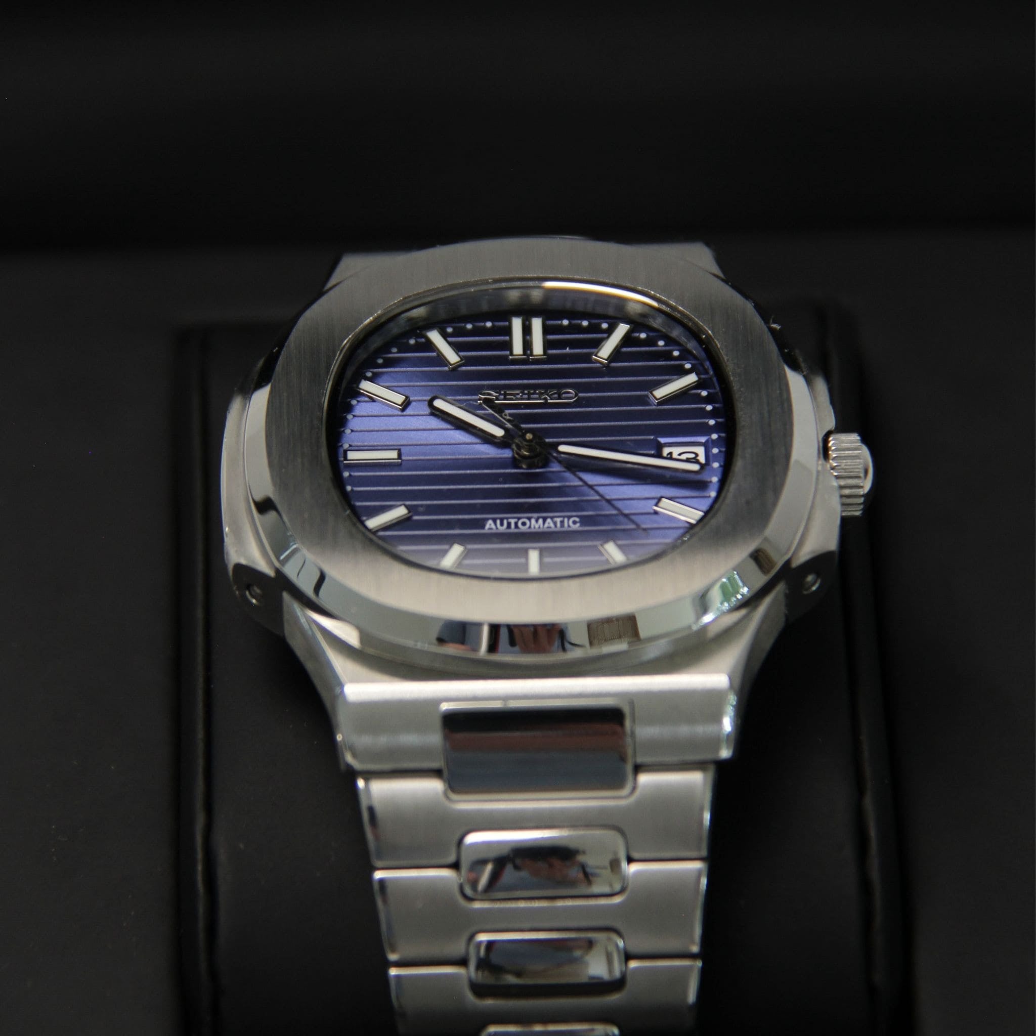 Montre Seiko mod nautilus bleu marine dans son écrin Modus Seiko