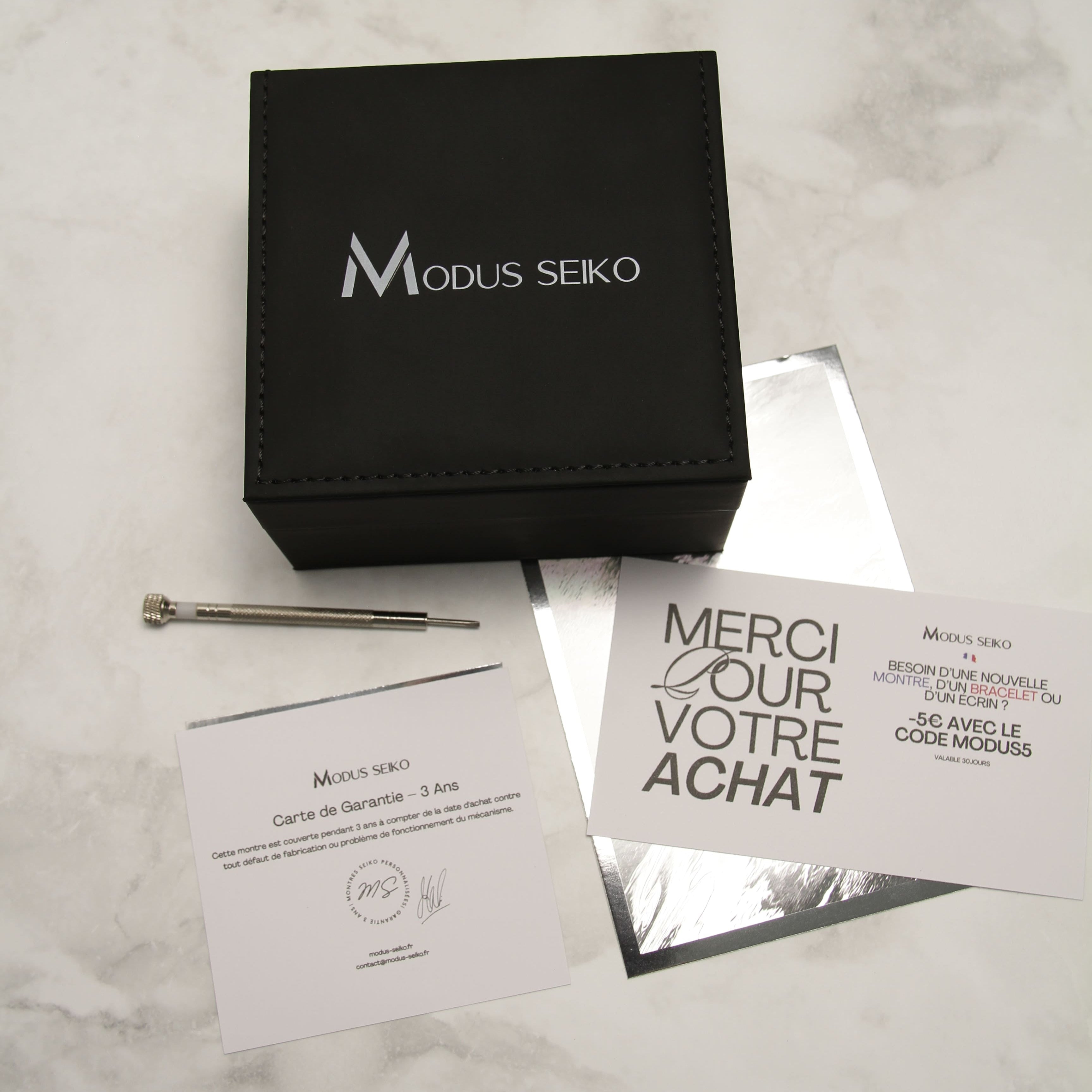 Ensemble des goodies offerts livrés avec l'achat de la montre Seiko Mod