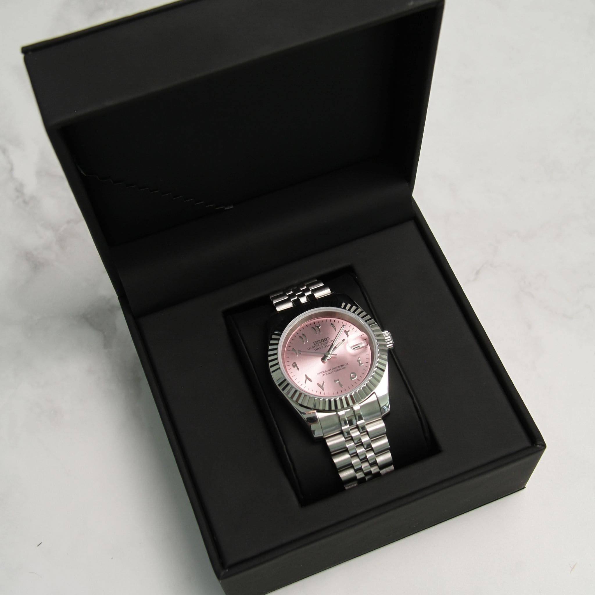 Montre Seiko mod datejust rose dans son écrin Modus Seiko