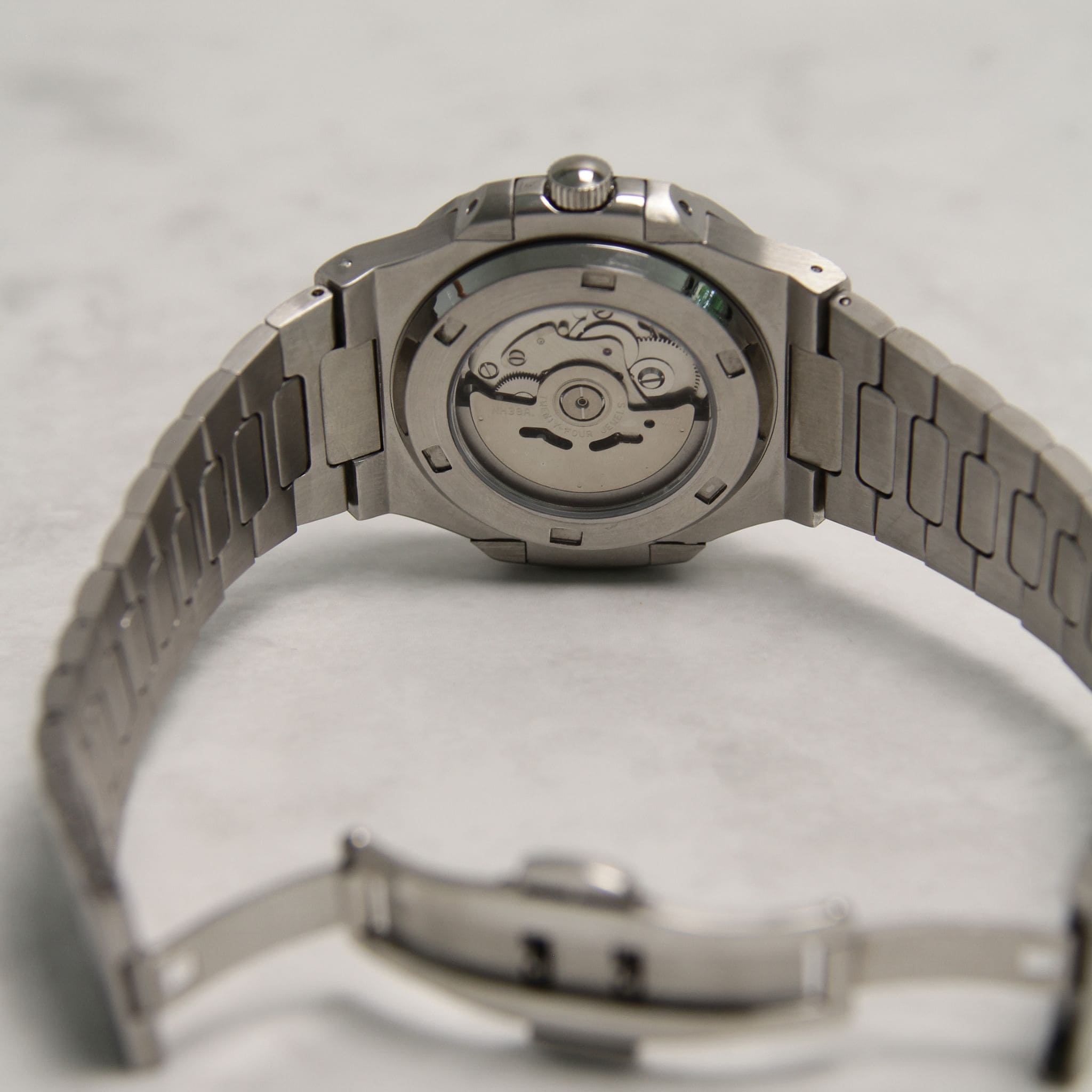 Fond de boîte transparent de la Seiko Mod nautilus bleu squelette cœur ouvert – mouvement automatique visible NH35