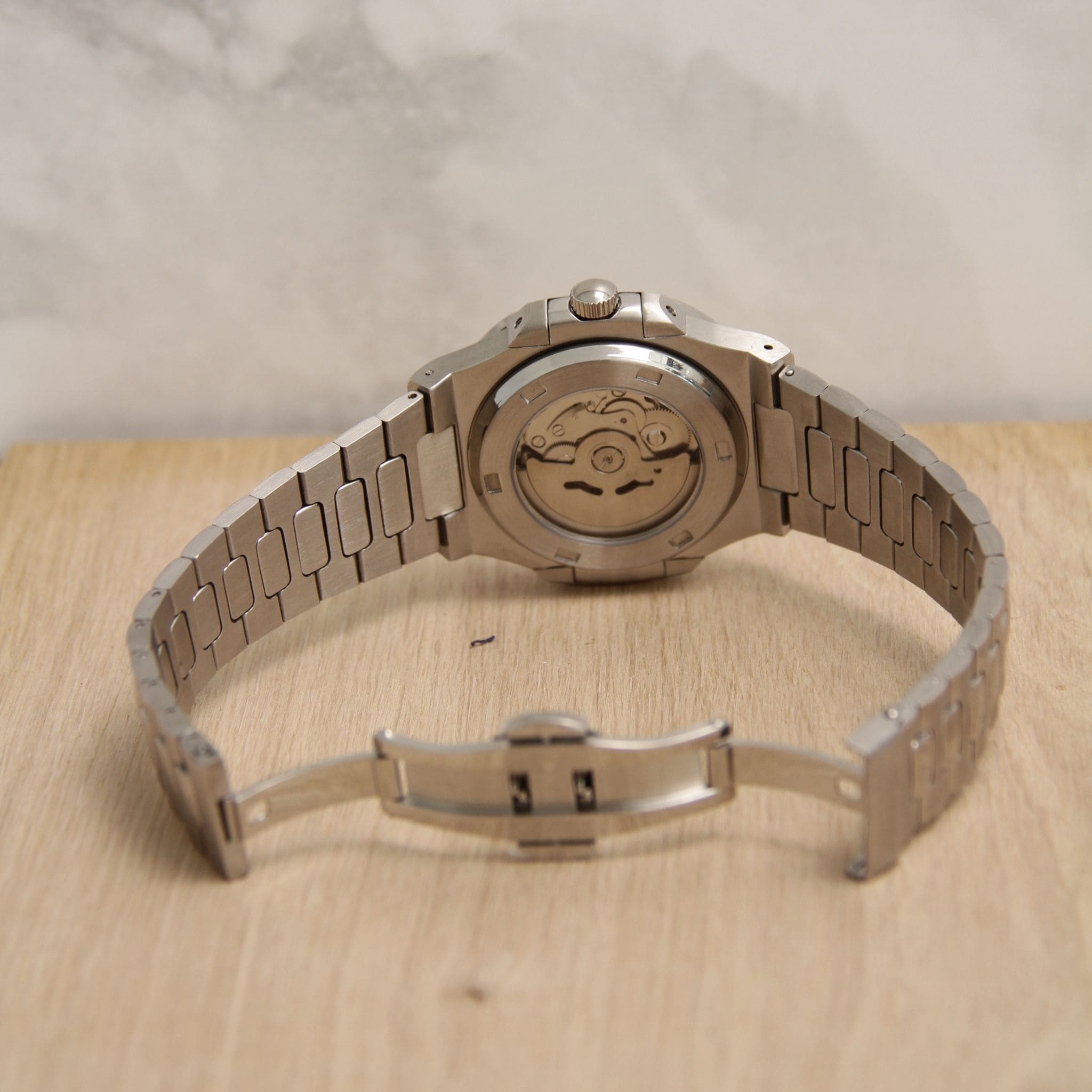 Fond de boîte transparent de la Seiko Mod nautilus vert– mouvement automatique visible NH35